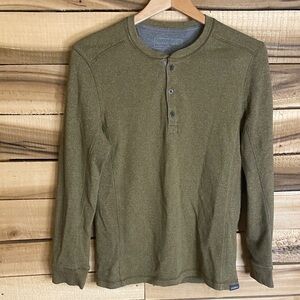 Eddie Bauer olive Green Henley sweater size small 3 buttons